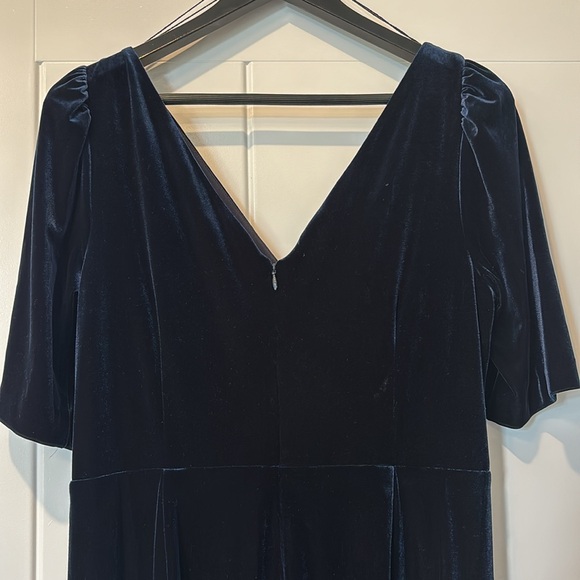 Sleeve V neck & back evening gown - Picture 4 of 7